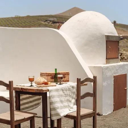 Canaryislandshost I Camellera Tías