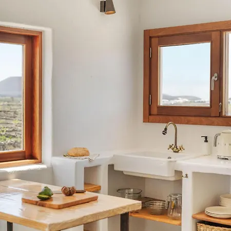 Canaryislandshost I Camellera Tías