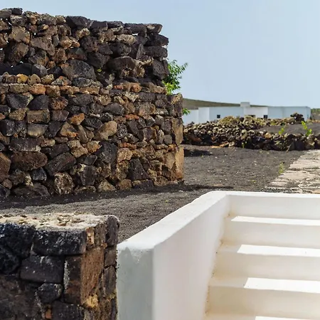 Canaryislandshost I Camellera Tías