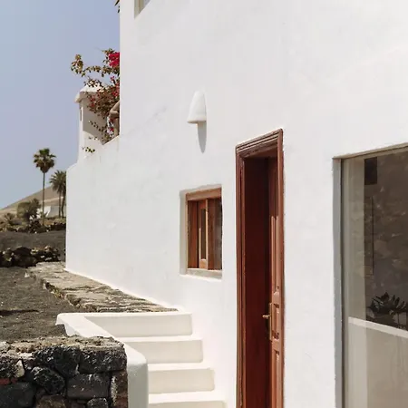 Canaryislandshost I Camellera Tías