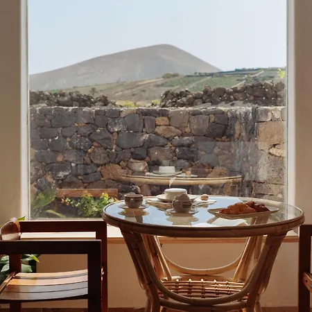 Canaryislandshost I Camellera * Tías